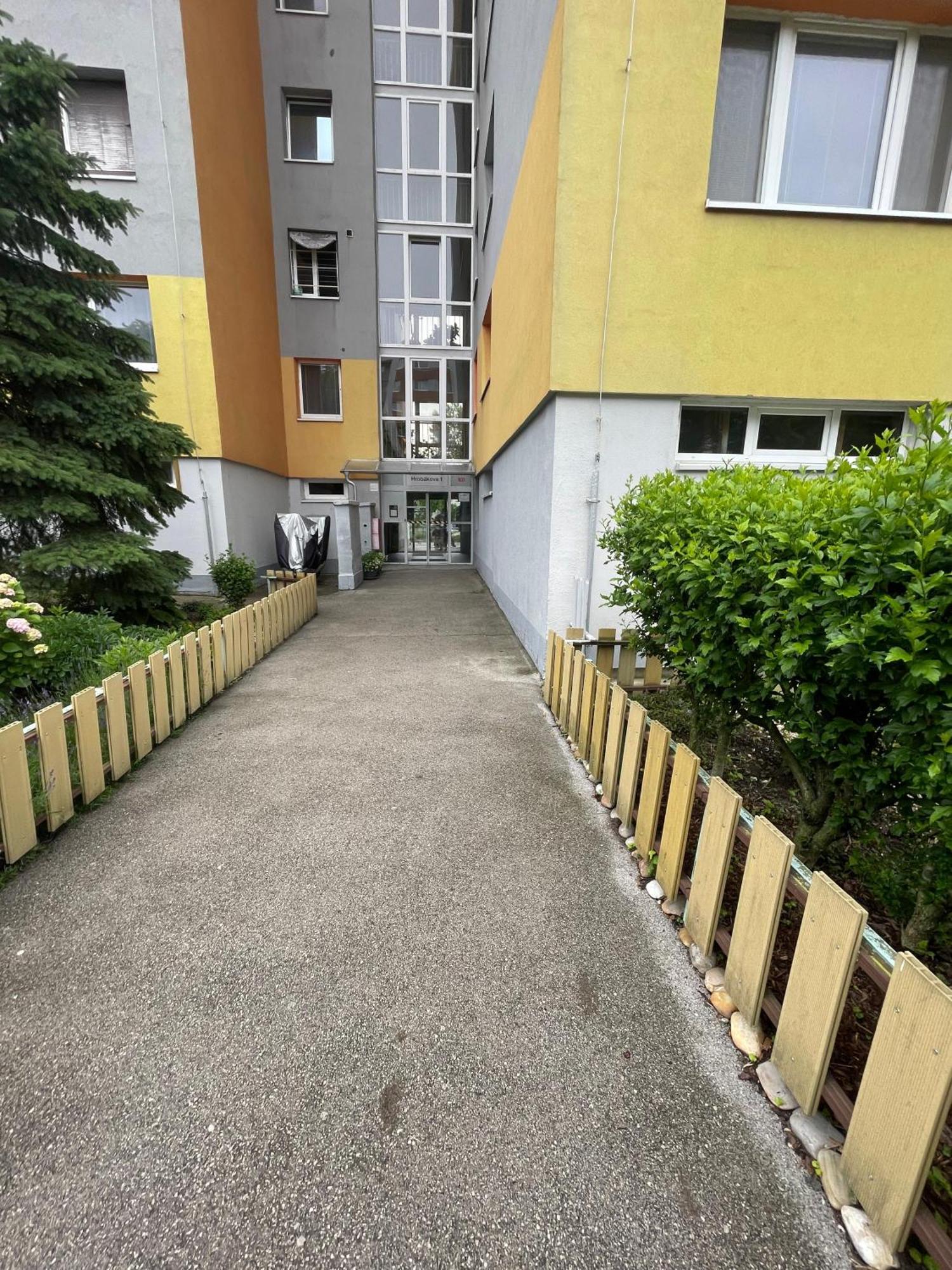 Appartamento 3br Near Center With Parking Bratislava